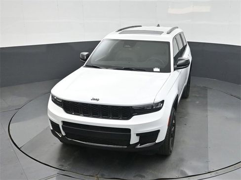 New 2025 Jeep Grand Cherokee L Altitude image 37