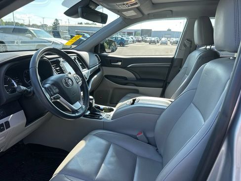 Used 2019 Toyota Highlander Limited Platinum AWD/4WD image 10