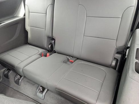 Used 2023 Chevrolet Traverse LT FWD image 30