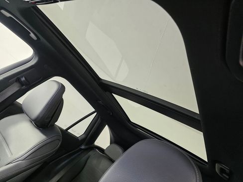 Certified 2025 Mercedes-Benz GLC 300 image 12