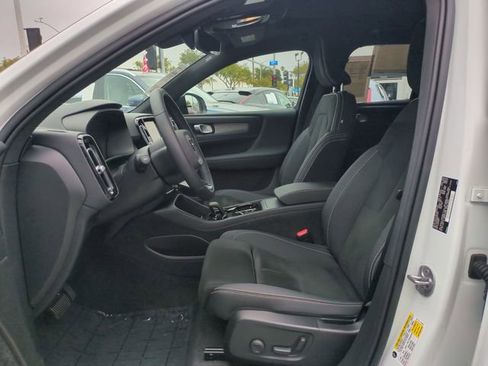 Used 2023 Volvo XC40 B5 Plus w/ Protection Package Premier AWD/4WD image 13