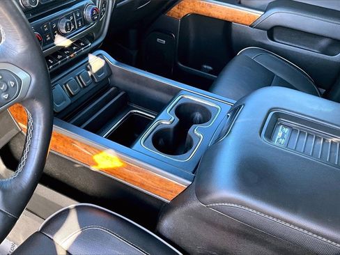Used 2018 Chevrolet Silverado 1500 High Country image 15