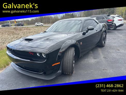Used 2022 Dodge Challenger R/T Scat Pack RWD image 1