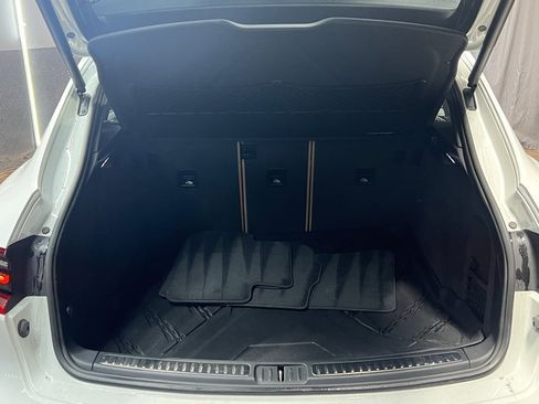 Used 2018 Porsche Macan w/ Premium Package image 15