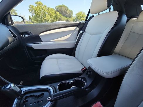 Used 2013 Chrysler 200 Limited FWD image 22