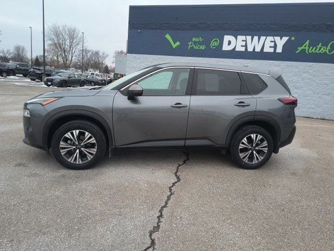 Used 2023 Nissan Rogue SV image 2