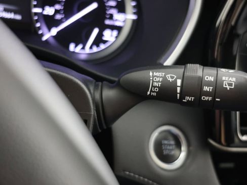 Used 2020 Toyota Highlander XLE FWD image 28