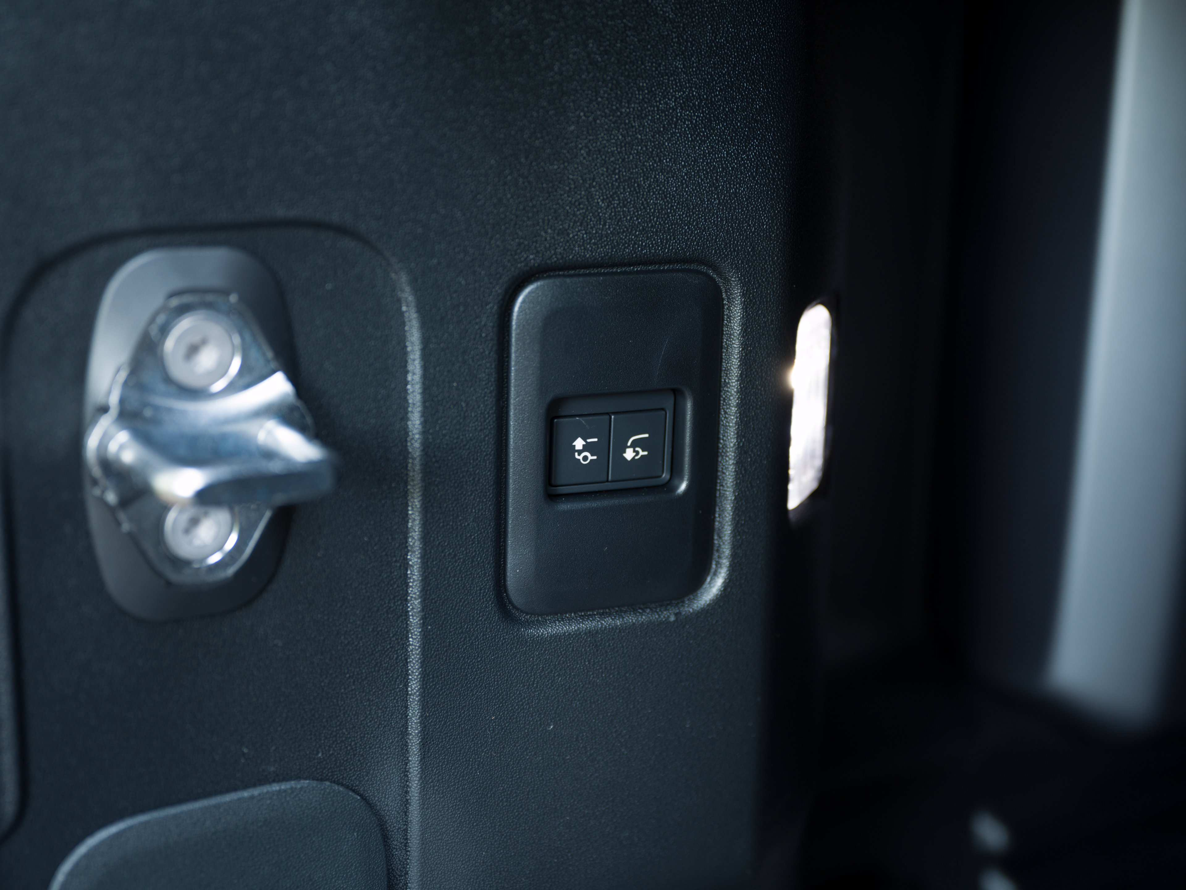 New 2026 Land Rover Defender 110 X-Dynamic SE AWD/4WD image 39