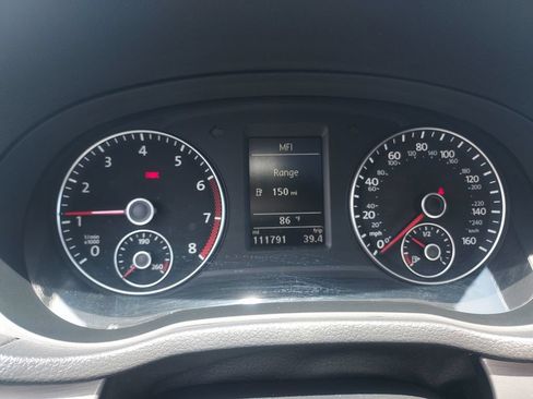 Used 2015 Volkswagen Passat 1.8T SE FWD image 12