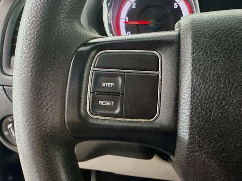 Used 2019 Dodge Grand Caravan SE FWD image 14