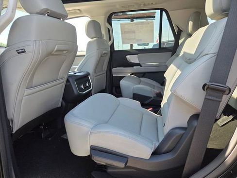 New 2026 Ford Expedition Active AWD/4WD image 6