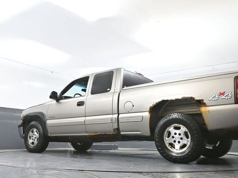 Used 2001 Chevrolet Silverado 1500 LS w/ Firm Ride Suspension Pkg AWD/4WD image 29