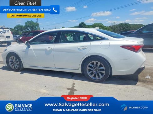 Used 2019 Toyota Avalon XLE w/ Moonroof Package FWD image 3