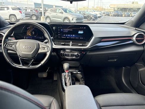 Certified 2025 Chevrolet Trax RS w/ Sunroof Package FWD image 20