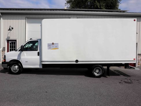 Used 2022 Chevrolet Express 3500 w/ Power Convenience Package RWD image 6