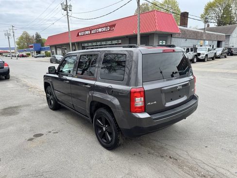 Used 2017 Jeep Patriot Latitude AWD/4WD image 4