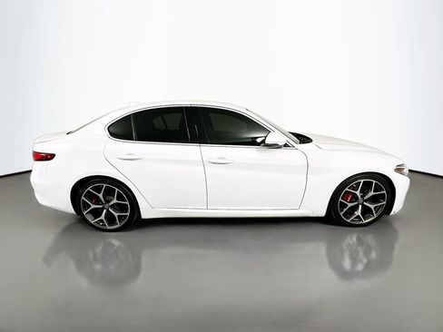 Used 2019 Alfa Romeo Giulia Base image 4