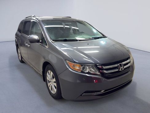 Used 2017 Honda Odyssey SE image 1