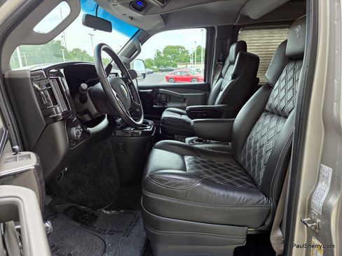 Used 2023 Chevrolet Express 2500 RWD image 43
