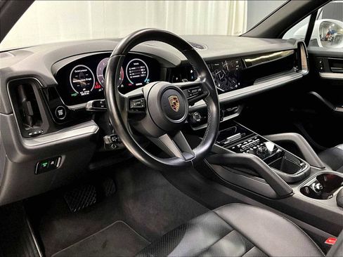 Used 2024 Porsche Cayenne image 7