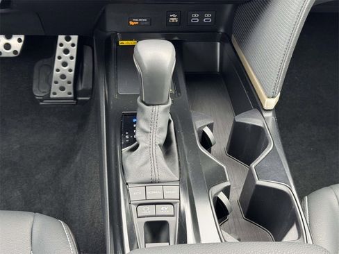 Used 2025 Toyota Camry SE image 6