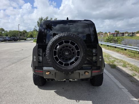 Used 2025 Land Rover Defender 110 AWD/4WD image 6
