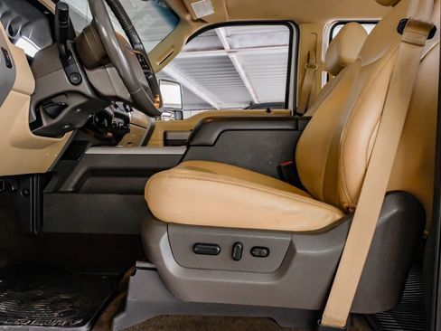 Used 2016 Ford F250 Lariat w/ Lariat Interior Package image 29