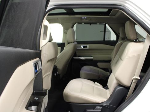 Used 2021 Ford Explorer Limited w/ Hybrid Equipment Group 310A image 13