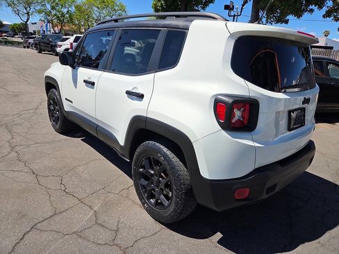 Used 2017 Jeep Renegade Latitude w/ Popular Equipment Group AWD/4WD image 12