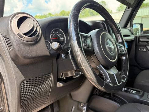 Used 2015 Jeep Wrangler Unlimited Sport w/ Quick Order Package 24S AWD/4WD image 17