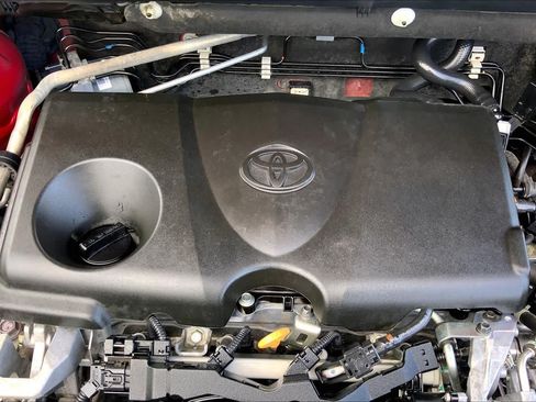 Used 2021 Toyota RAV4 LE FWD image 32
