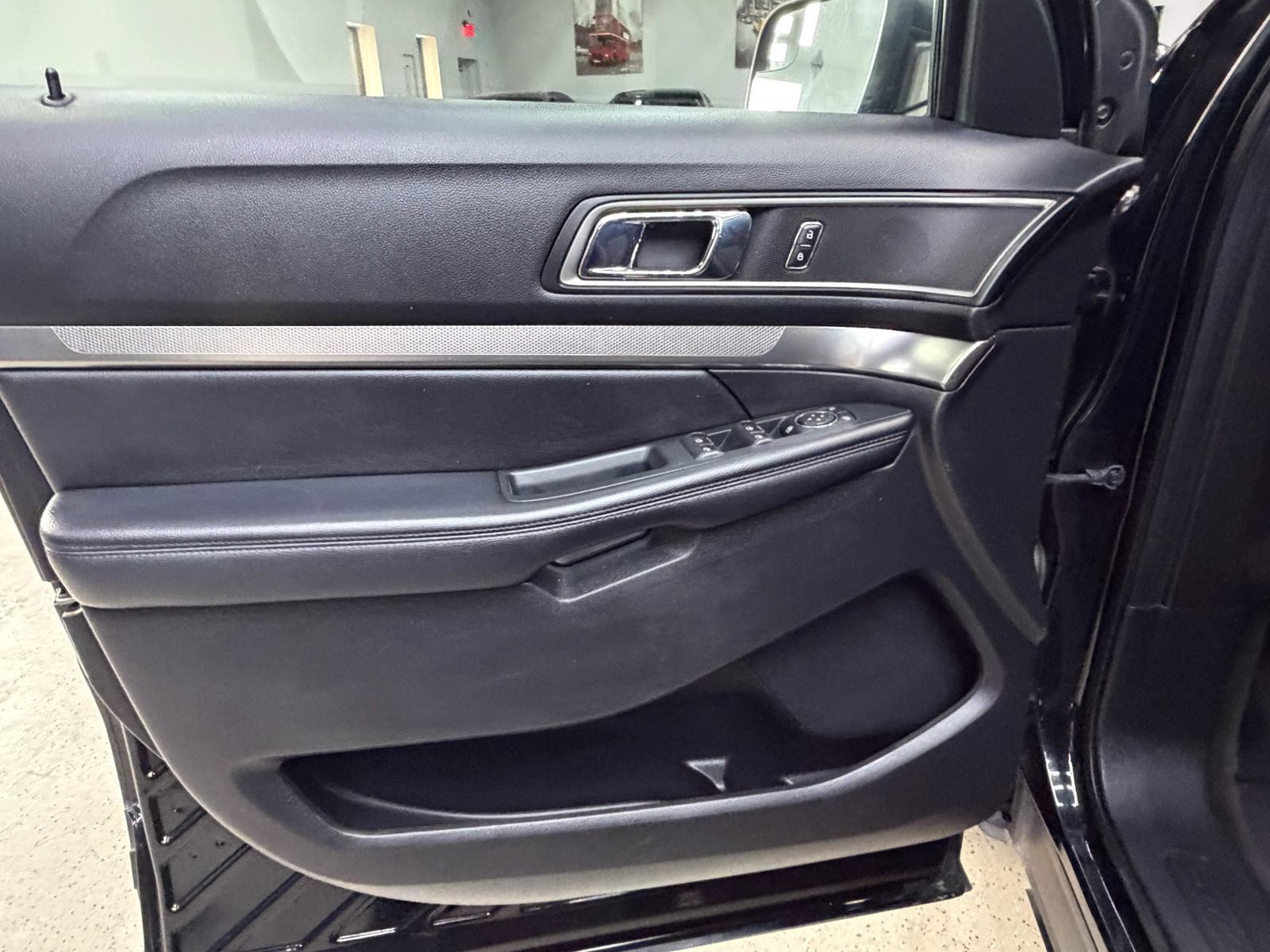 Used 2018 Ford Explorer XLT FWD image 29
