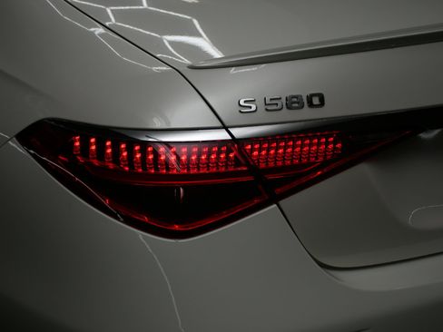 Used 2022 Mercedes-Benz S 580 4MATIC Sedan image 11