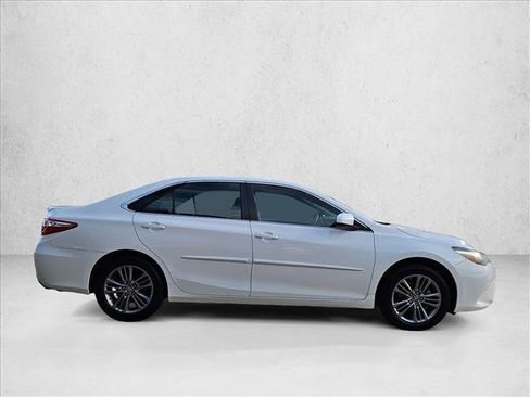 Used 2017 Toyota Camry SE image 4