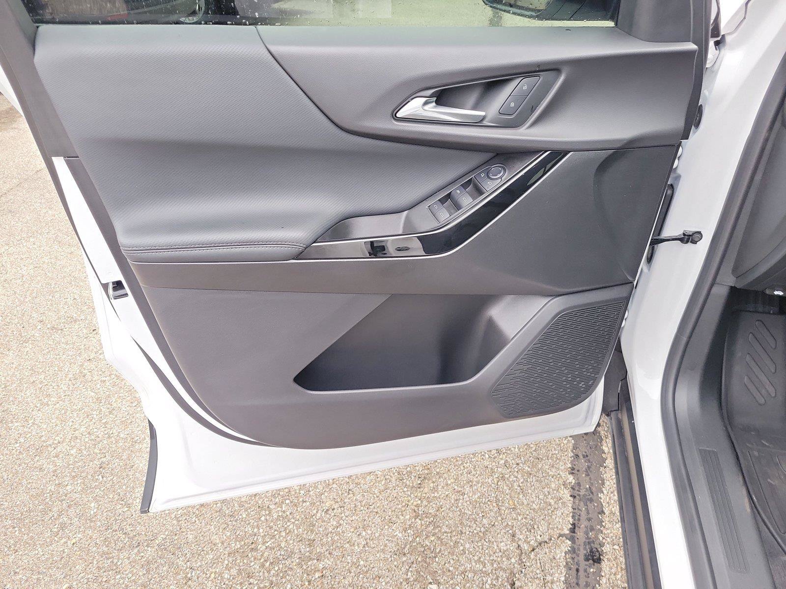 Used 2025 Chevrolet Equinox LT FWD image 18