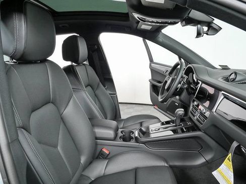 Used 2026 Porsche Macan AWD/4WD image 24