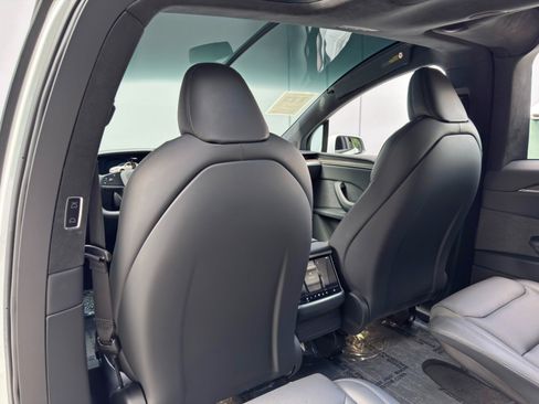 Used 2023 Tesla Model X AWD/4WD image 38