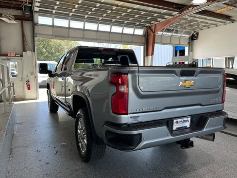 Used 2024 Chevrolet Silverado 2500 High Country w/ High Country Premium Package AWD/4WD image 6