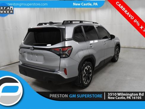 Used 2025 Subaru Forester Premium image 5