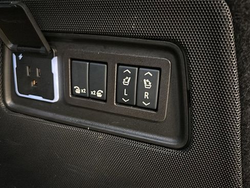 Used 2024 Cadillac Escalade Sport AWD/4WD image 28