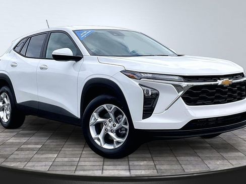 New 2026 Chevrolet Trax LS w/ LS Convenience Package image 2