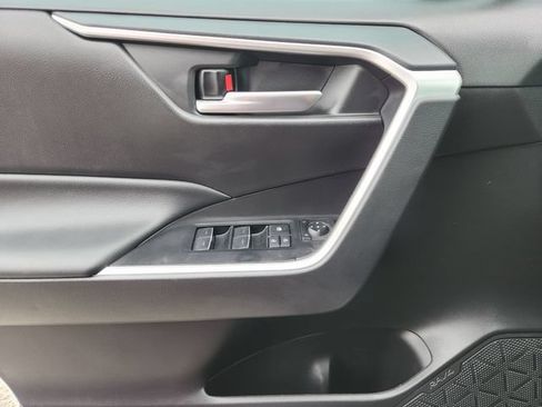 Certified 2025 Toyota RAV4 XLE w/ Convenience Package FWD image 21