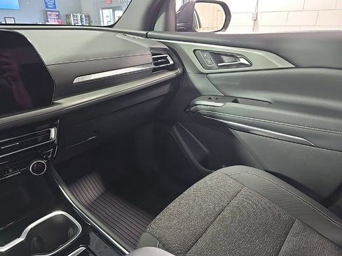 Used 2024 Chevrolet Traverse LT w/ Trailering Package FWD image 28