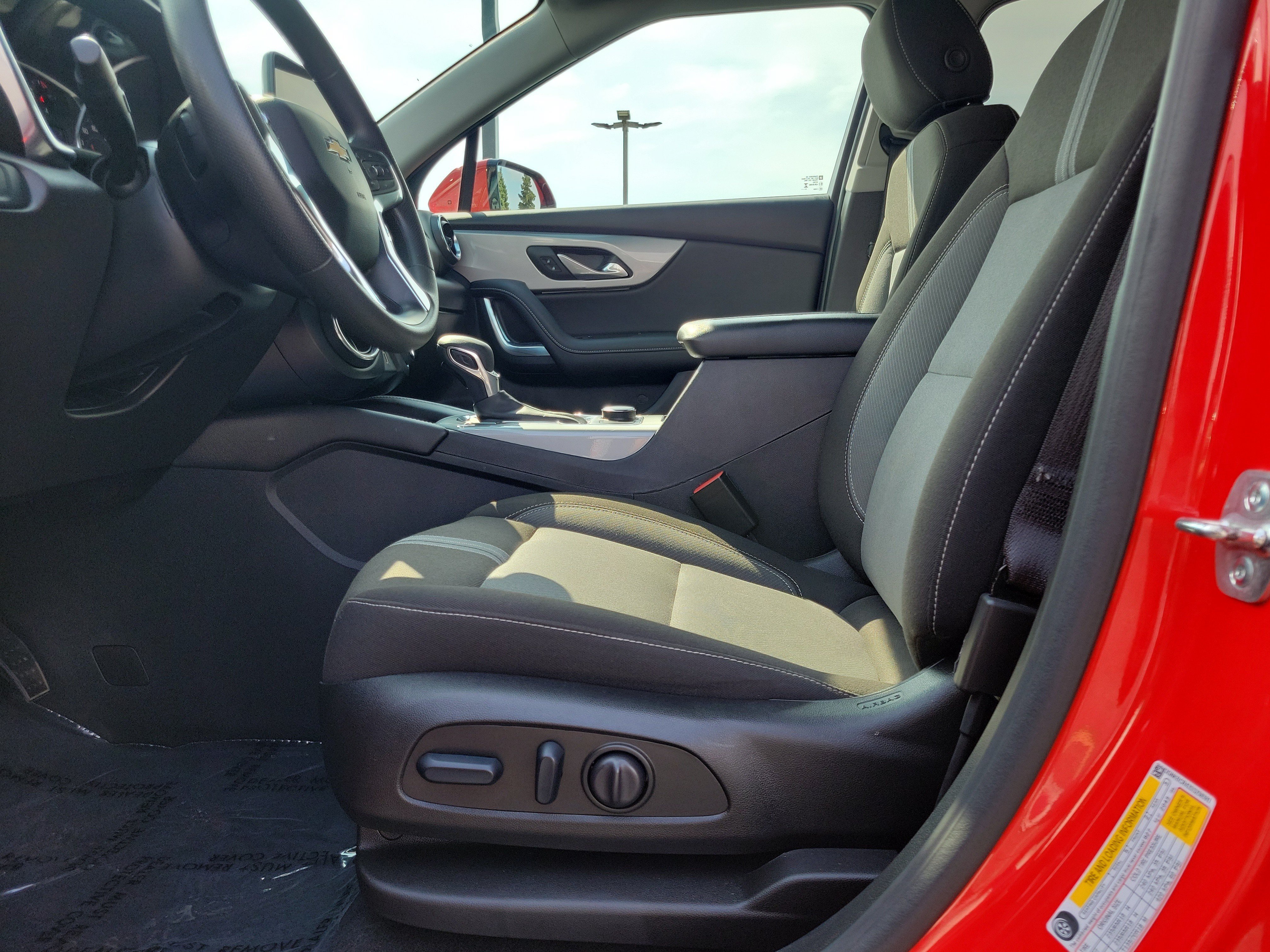 Used 2025 Chevrolet Blazer LT FWD image 16