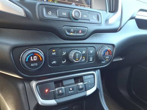 Used 2024 GMC Terrain SLE w/ Driver Convenience Package FWD image 19