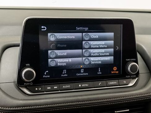 Used 2025 Nissan Rogue SV FWD image 21