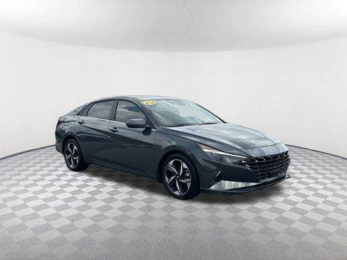 Used 2023 Hyundai Elantra Limited FWD image 3