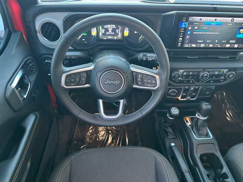 Used 2025 Jeep Wrangler Unlimited Sahara AWD/4WD image 16