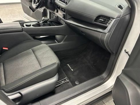 Used 2025 Nissan Rogue SV AWD/4WD image 38