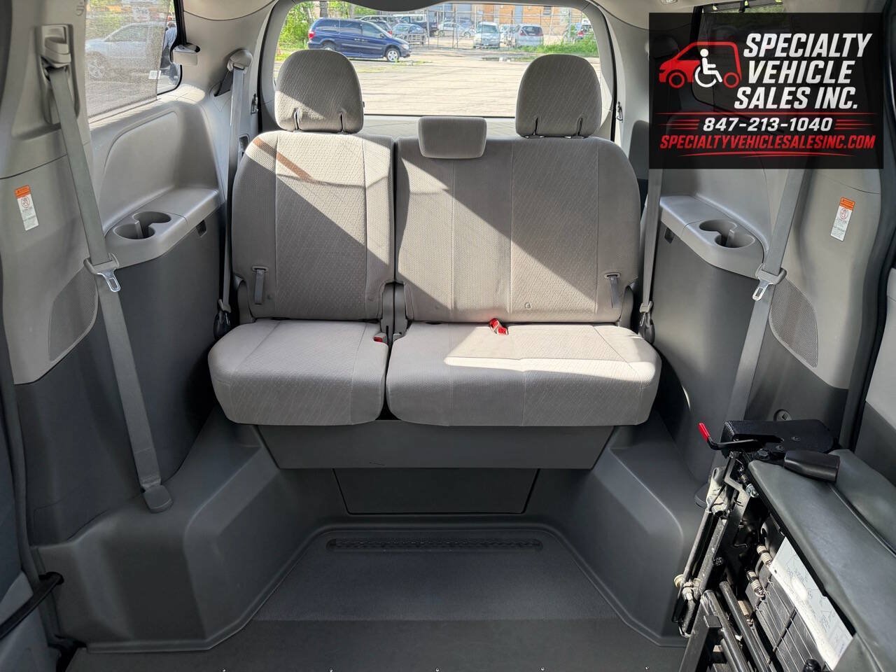 Used 2018 Toyota Sienna LE FWD image 29